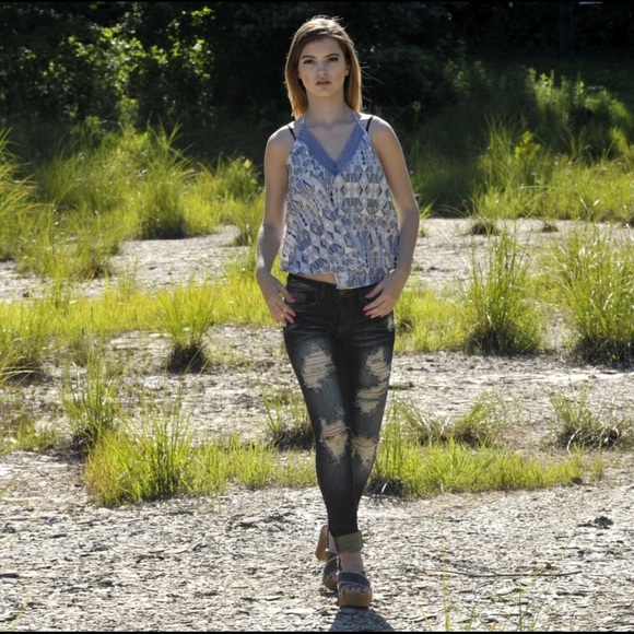 ๐ฅSALE๐ฅLAST 1๐DESTROYED DARK-WASH SKINNY JEANS - Picture 2 of 8